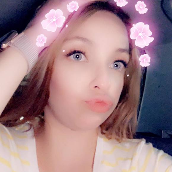 Meet your Posher, Ariana - Picture 1 of 1